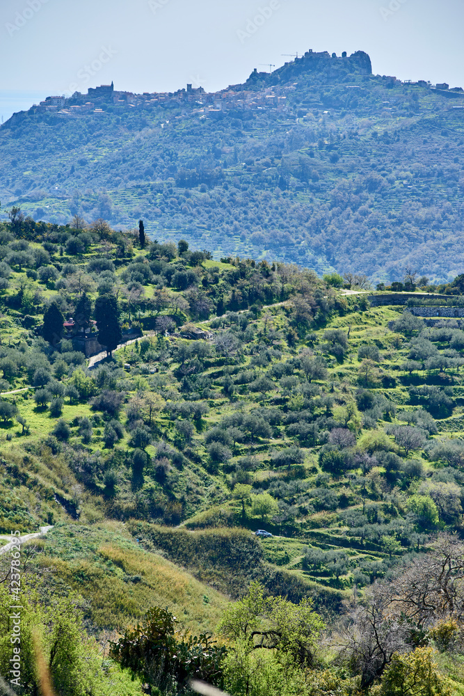 the green hills that lead to the Borgo di Forza d'Agrò in Sicily
