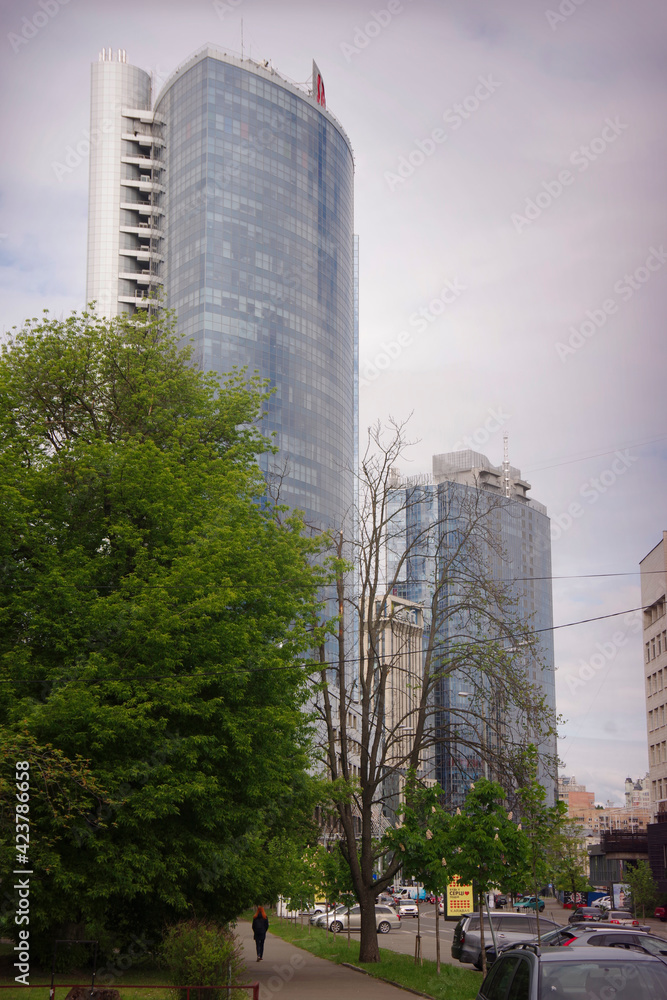 Obraz premium Kiev. Ukraine. 04/20/20. View of high-rise glass buildings in the city center.