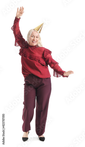 Mature woman in party hat o...