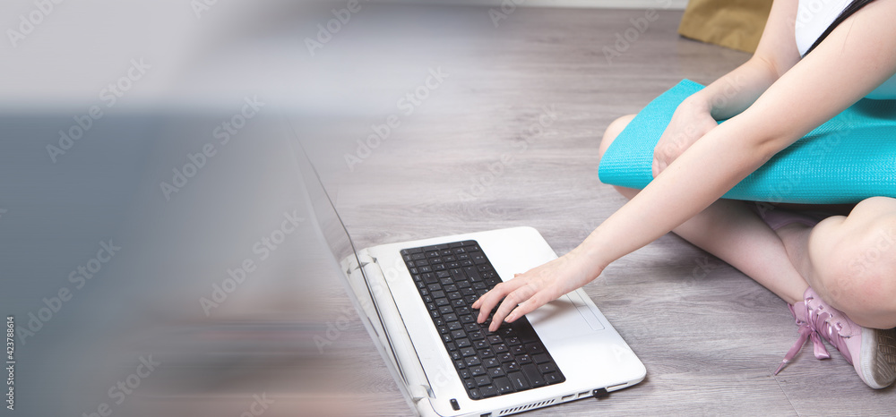 Naklejka premium sports training using the Internet