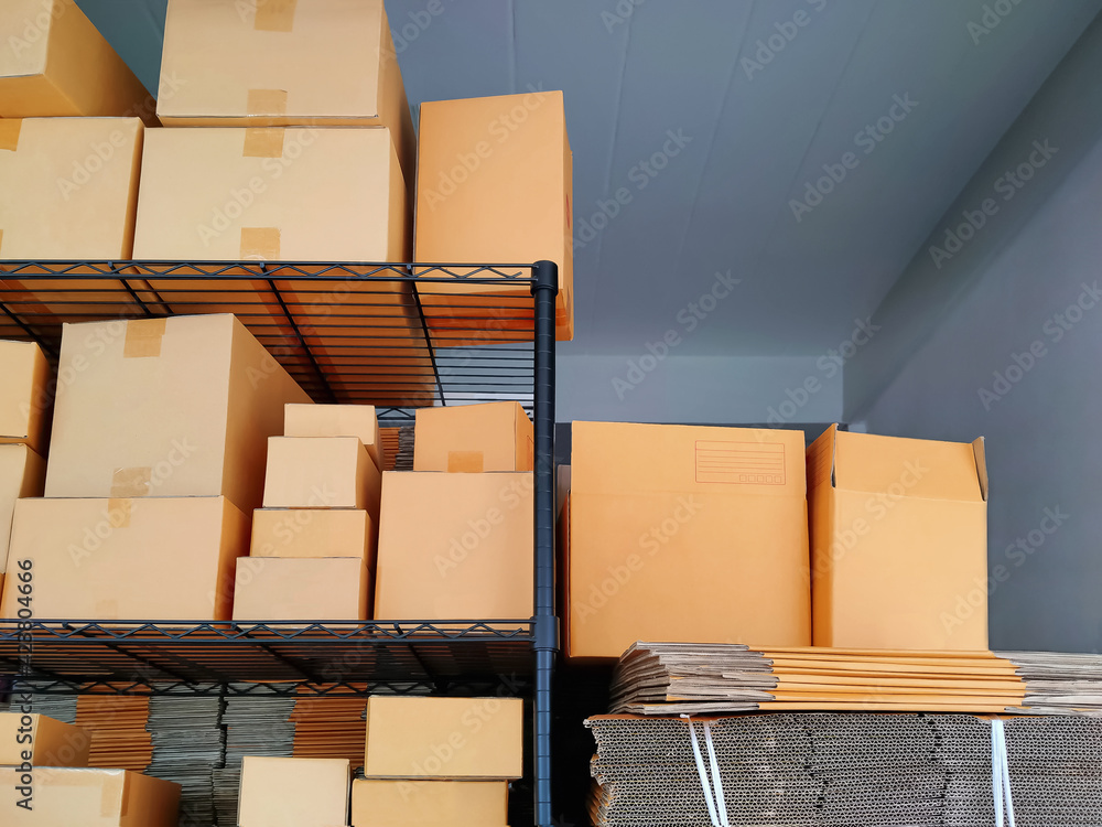 Various sizes of carton boxes on shelf display with stack of folding