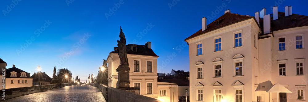 Obraz premium Prague at night, illuminated historical houses and Charles Bridg