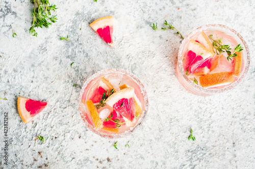 Grapefruit drinks with ice cubes and thyme