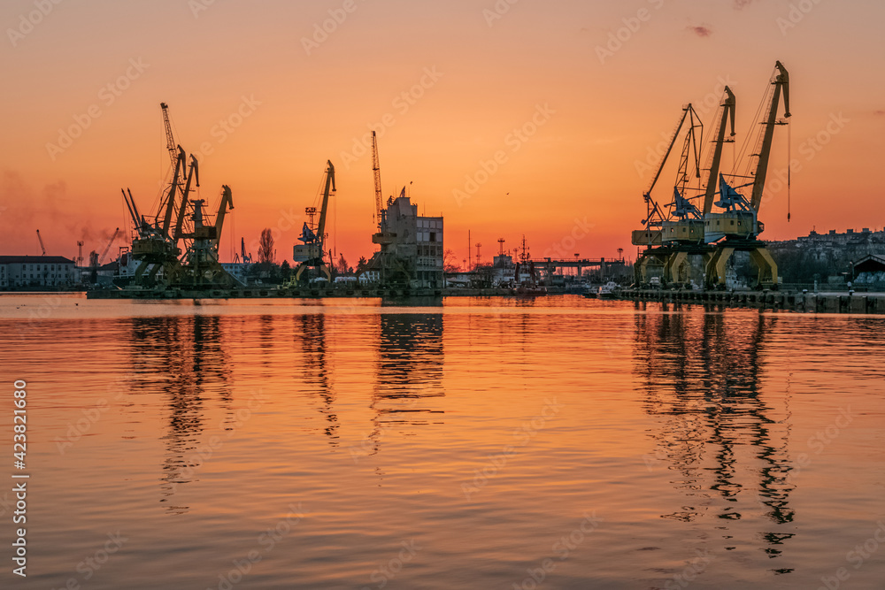 Naklejka premium Golden sunset