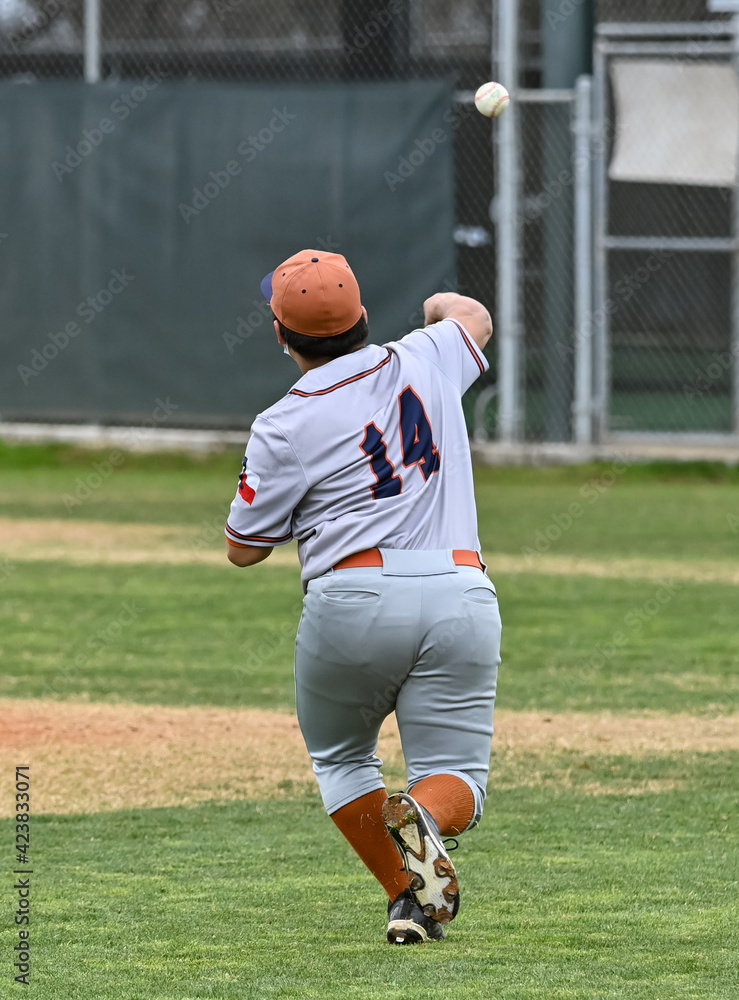 Obraz premium Action photo of high school baseball players making amazing plays during a baseball game