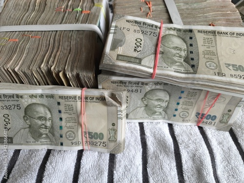 cash 500 rupee bank notes bundles © HighStreet