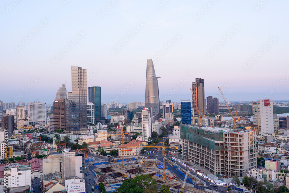 Obraz premium The author takes pictures at district one (Ho Chi Minh City). The author takes a photo on the evening 29/3/2021. Content: Ho Chi Minh city skyline panoramic