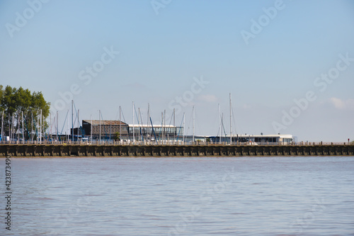 Fotografie fabrica cerca del rio de la plata