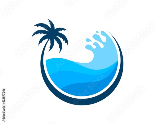 Circle palm tree with beach wave inside