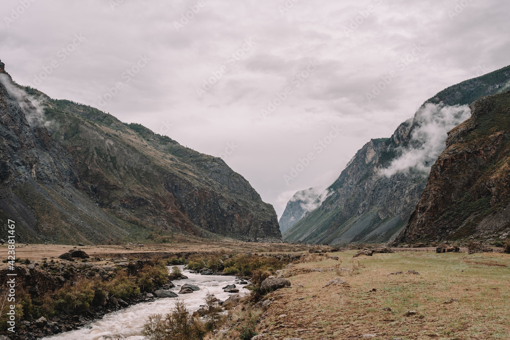 Fototapeta premium Altai mountains in Chulyshman river valley 