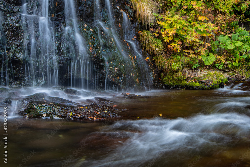 Naklejka premium 秋の西興部村 行者の滝