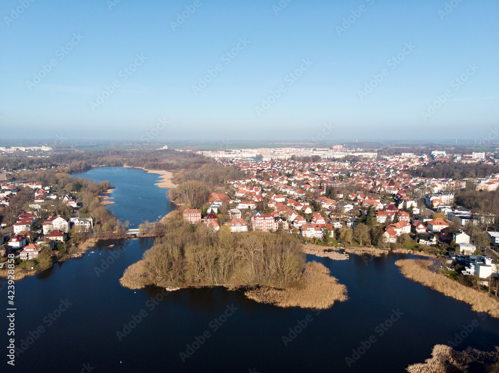Fototapeta premium Hansestadt Stralsund - Knieper Vorstadt mit Knieperteich und Moorteich