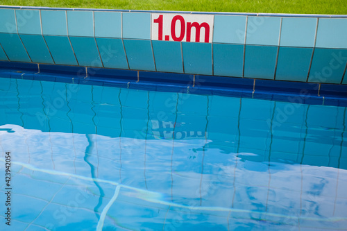 Depth indicator in a swimming pool