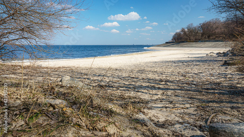 Fototapeta Naklejka Na Ścianę i Meble -  Sandy beach on the reservoir.