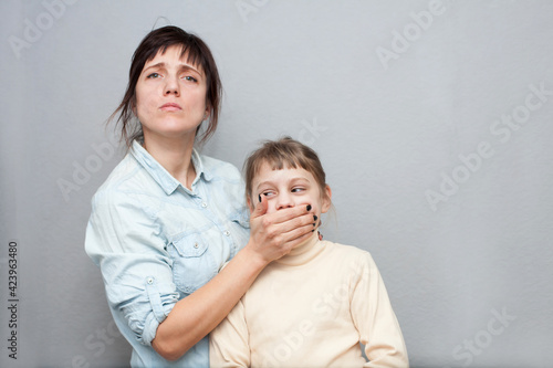 Distraught 30s mother   closing  her child's mouth