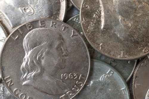 Cuadro en lienzo Benjamin Franklin and Kennedy half dollar silver coins close view