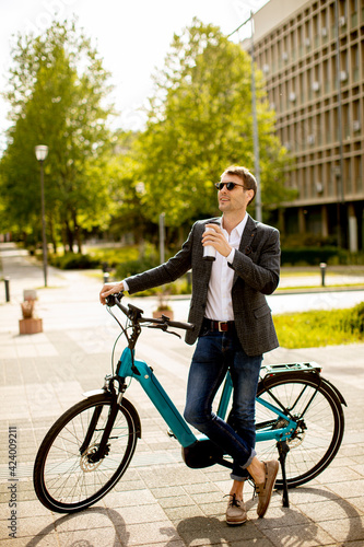 Young businessman on the eb...