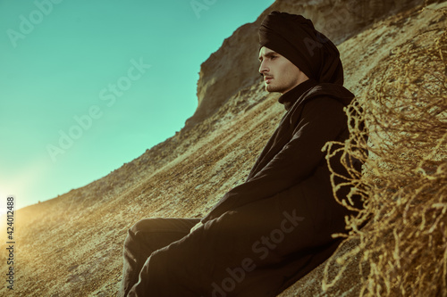 Quadro em tela bedouin resting in desert