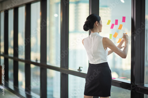 Free Download asian women business office working.  - GFXLoad