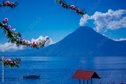Azul lago de Atitlán Guatemala 
