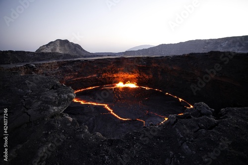 Obraz na płótnie Lac de lave du volcan Erta Ale en Ethiopie w salonie