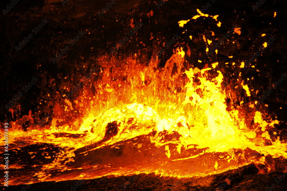 Lac de lave du volcan Erta Ale en Ethiopie