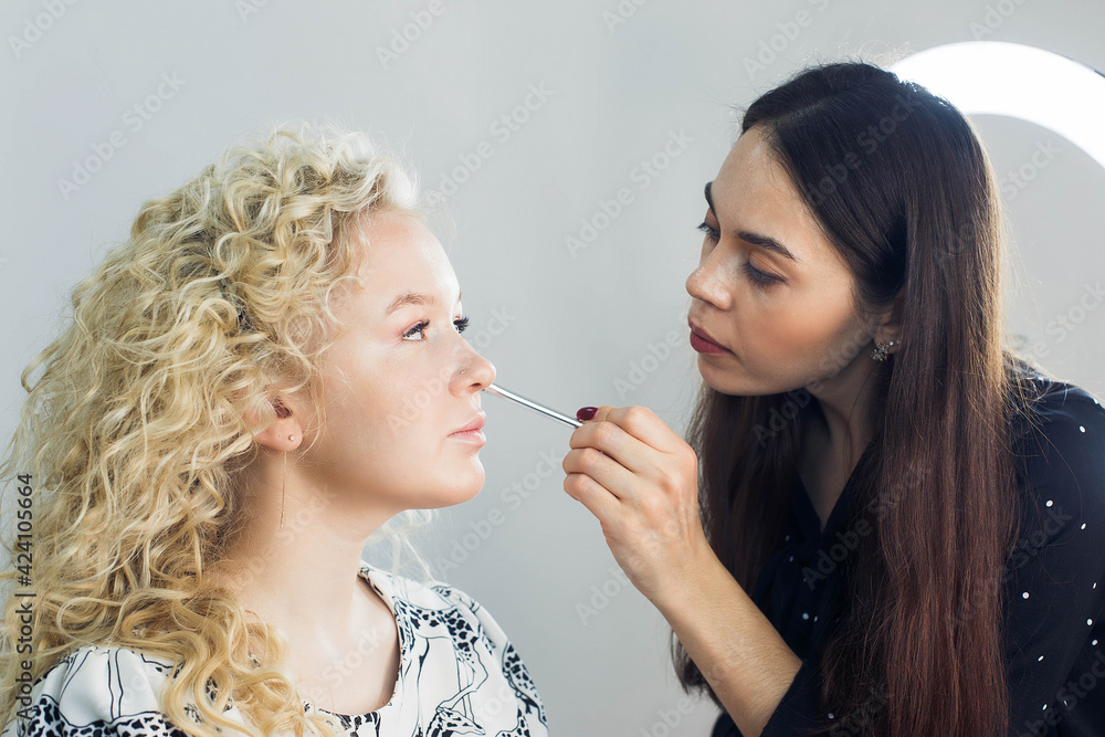 master does a beautiful blonde makeup in a beauty salon master does a beautiful blonde makeup in a beauty salon