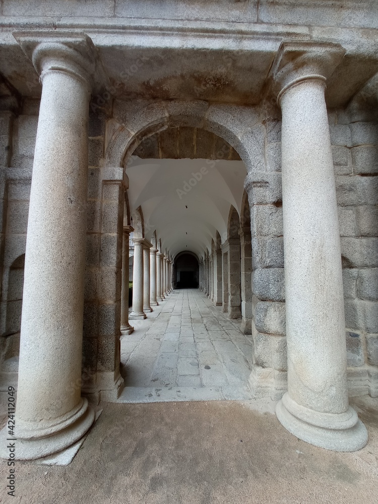Soportal en el Jardín de los Frailes en el Monasterio de San Lorenzo de El Escorial Soportal en el Jardín de los Frailes en el Monasterio de San Lorenzo de El Escorial