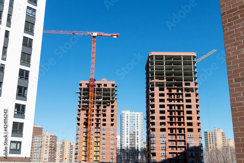 Construction of a multi-storey high-rise apartment building