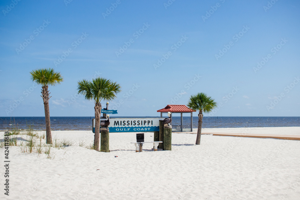 Foto Stock Beautiful summer landscape by the ocean with white sand and