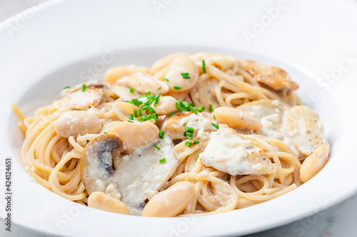 spaghetti with creamy mushroom sauce, chicken and beans