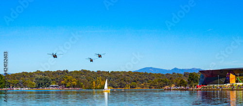 Fotografija Black Hawk helicopters flying overhead at Lake Burley Griffin during an aerial f
