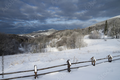Fototapeta Naklejka Na Ścianę i Meble -  winter mountain landscape of the Bieszczady Mountains
