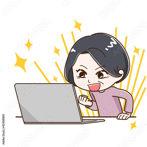 パソコンを見てすごく喜んでいる女性