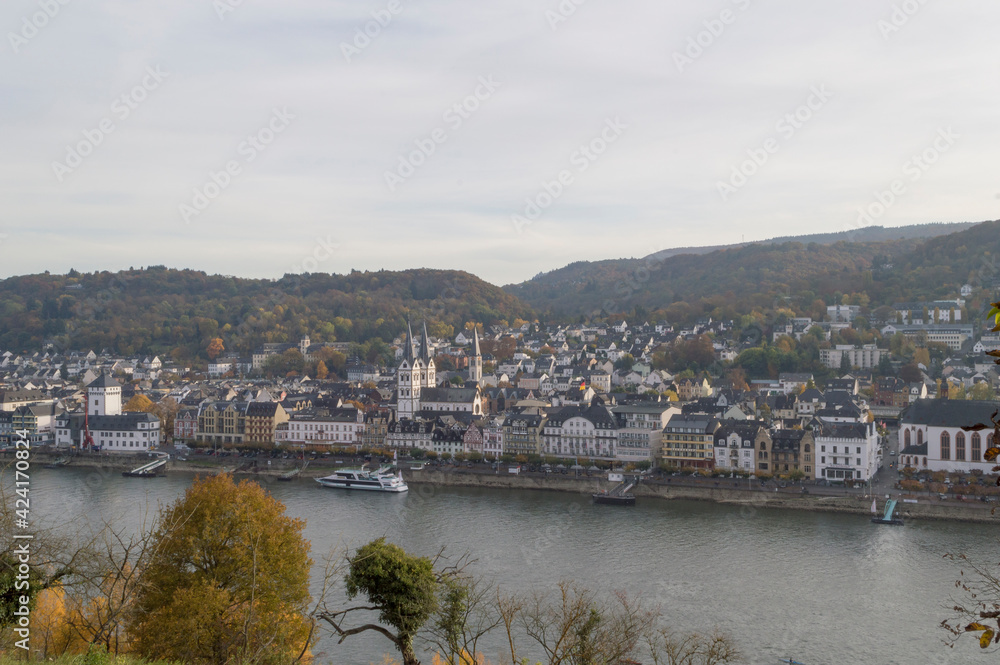 Panoramic pictures of the Rhine river south of Koblenz
