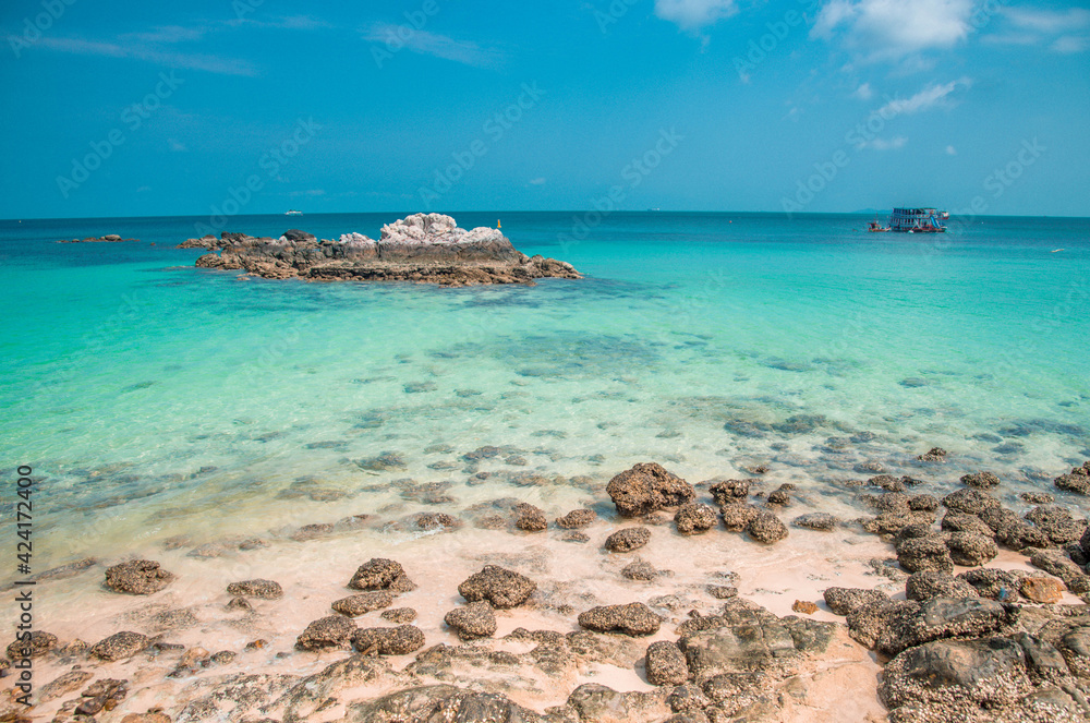 Rock in the middle of the sea, Tawaen Beach, Koh Larn, Pattaya, Thailand