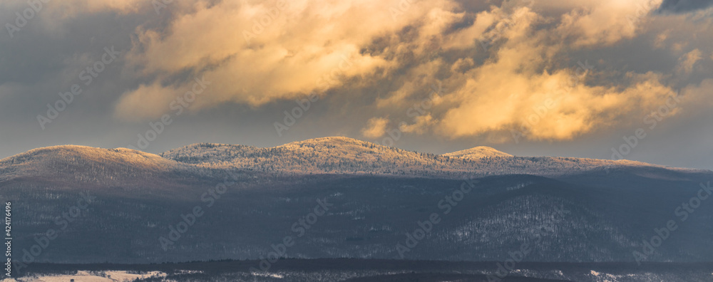 Fototapeta premium sunset over the mountains
