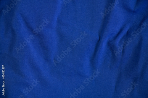 Fotografia dark blue soft crumpled fabric as background close up