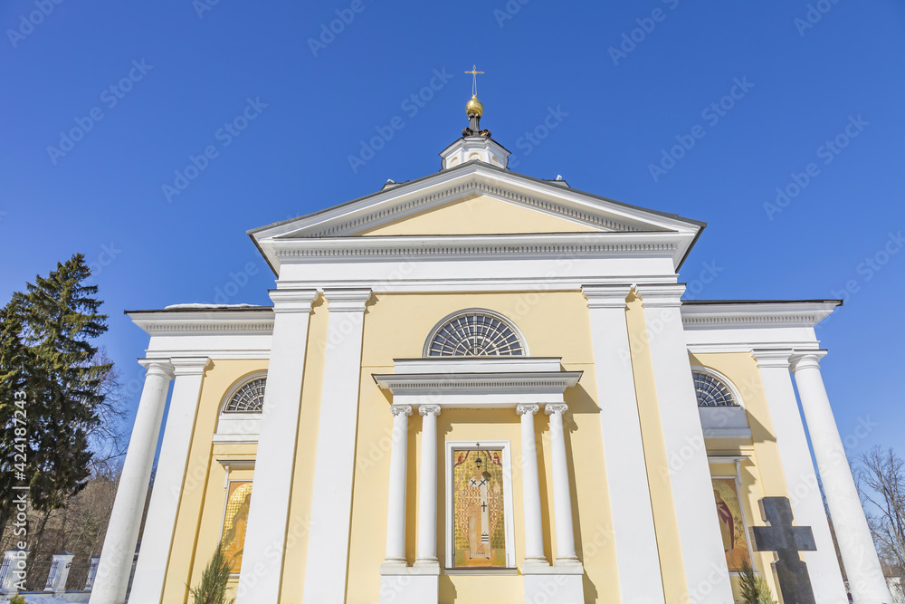 Obraz premium Exterior of the Cathedral of St. Nicholas the Wonderworker. Built in 1792. Monument of history and culture. Nikolo-Prozorovo, Russia