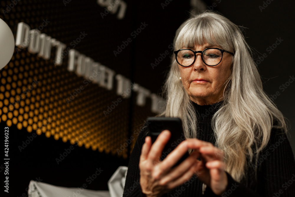 © Johnér - Mature woman using cell phone