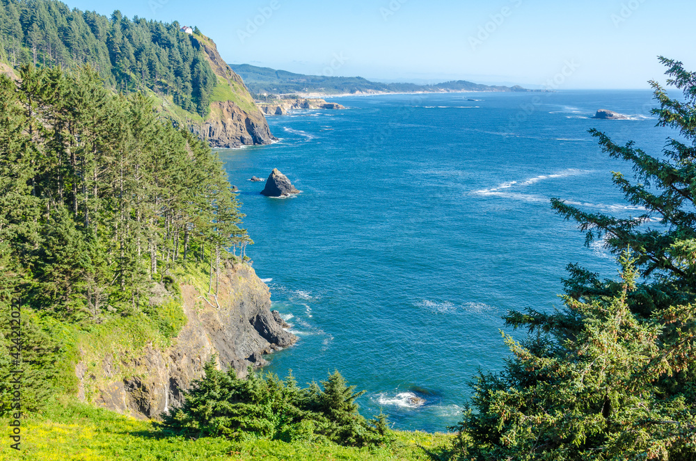 Rocks and ocean view at Rock Creek Park in the U.S. state of Oregon.