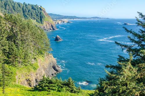 Rocks and ocean view at Rock Creek Park in the U.S. state of Oregon.