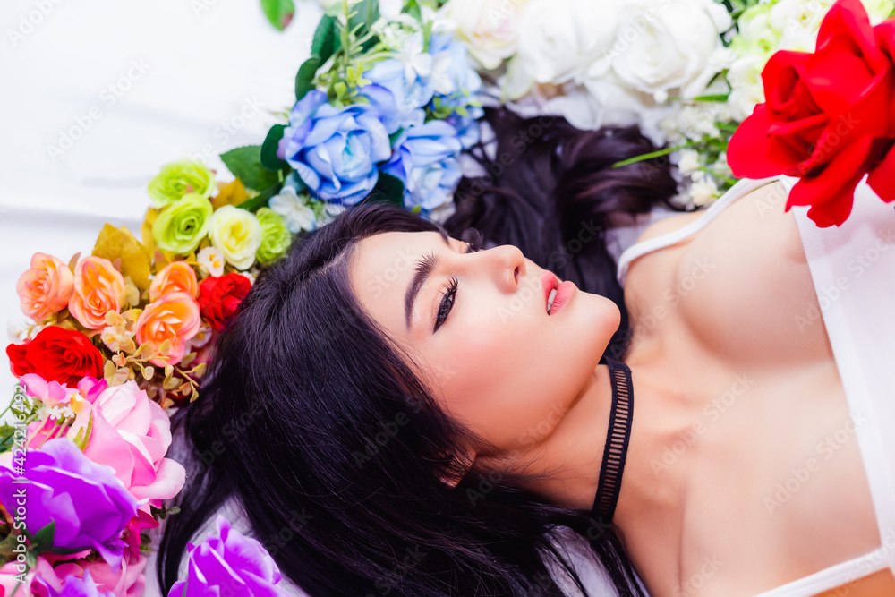 Beauty young women portrait Beautiful girl has beauty face Attractive lady lying down among flower She get good dream Gorgeous female close eyes Glamour woman sleeping on bed She get comfortable Beauty young women portrait Beautiful girl has beauty face Attractive lady lying down among flower She get good dream Gorgeous female close eyes Glamour woman sleeping on bed She get comfortable