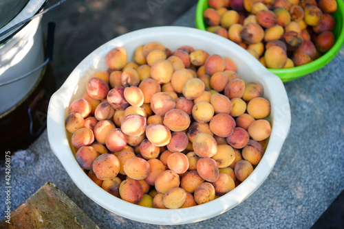Ripe apricots in a bowl