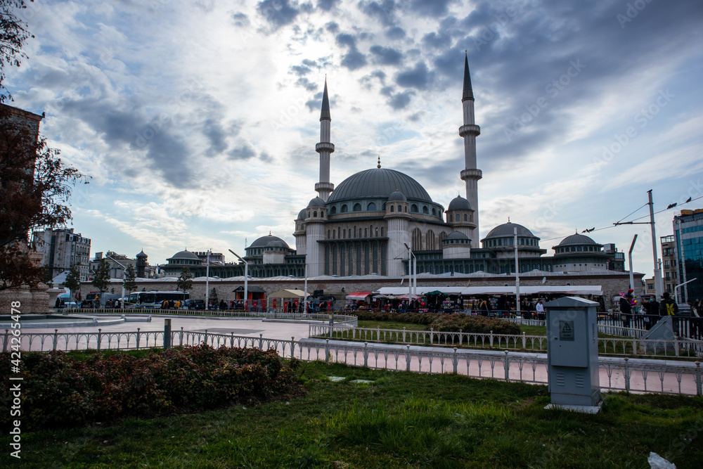 Fototapeta premium Taksim mosque and square