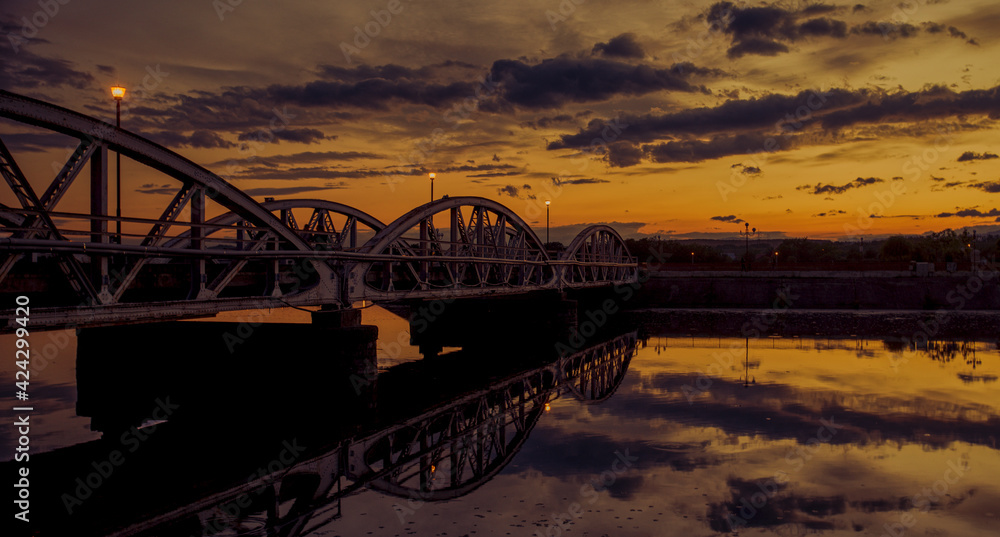 Obraz premium The historic Ferdinand Bridge