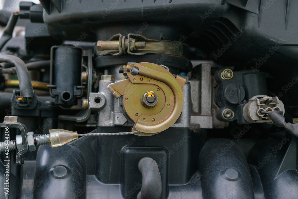 Mechanical drive of the throttle valve of the internal combustion engine fuel. Braided metal