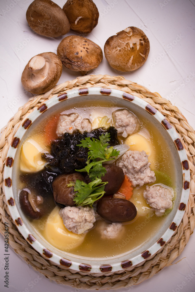 Clear Soup with Shiitake Mushrooms, Minced Pork and Seaweed Clear Soup with Shiitake Mushrooms, Minced Pork and Seaweed