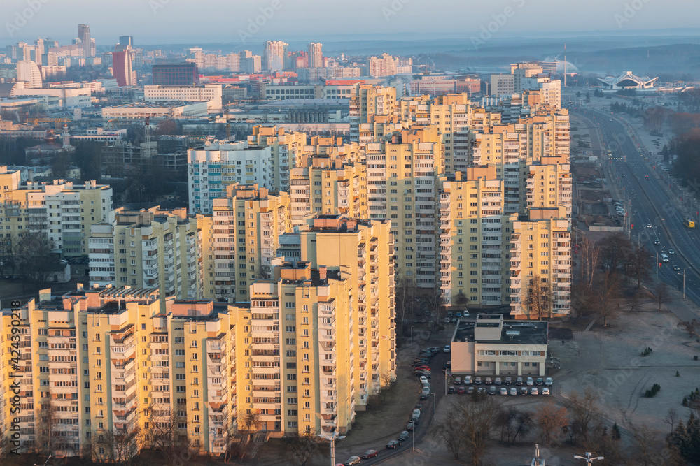 Obraz premium Minsk roofs of houses at sunset