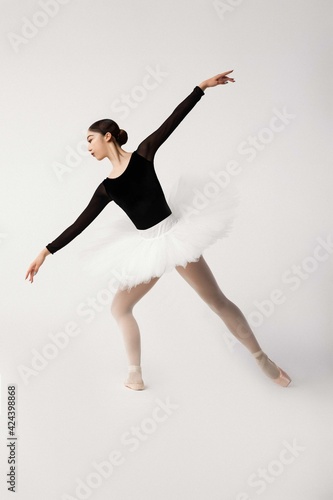 Fototapeta Naklejka Na Ścianę i Meble -  Young ballet dancer